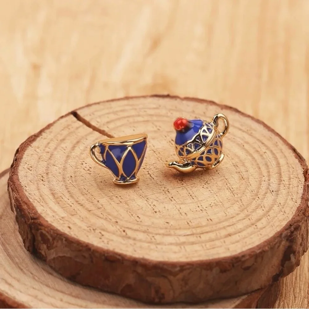 “Mad Hatter Tea Party” Alice in Wonderland Disney Blue Teapot Teacup China Studs
